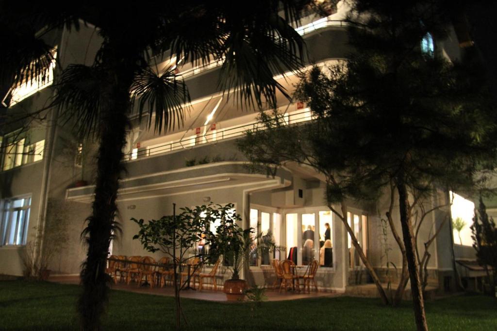 Hotel De Paris Tirana Exterior foto